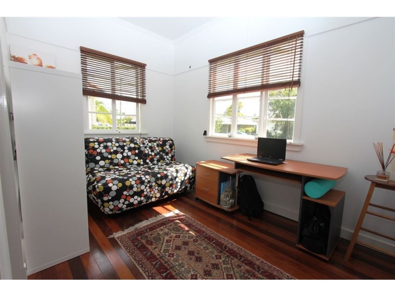 12 Pansy Street, Wynnum QLD 4178