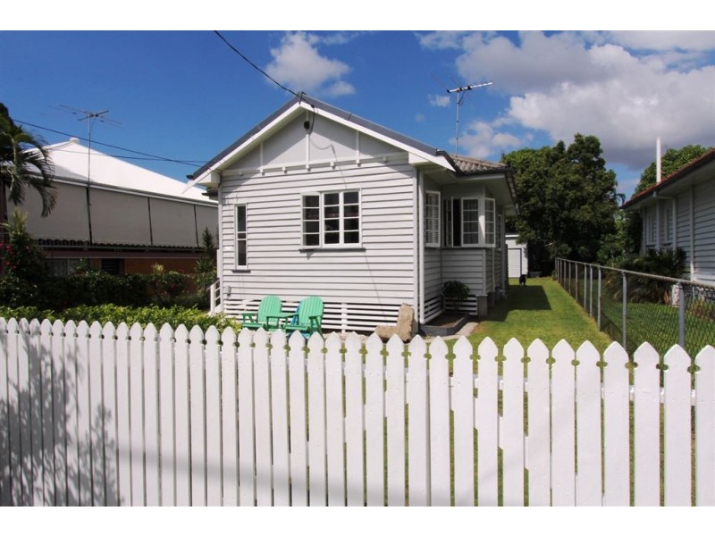 12 Pansy Street, Wynnum QLD 4178