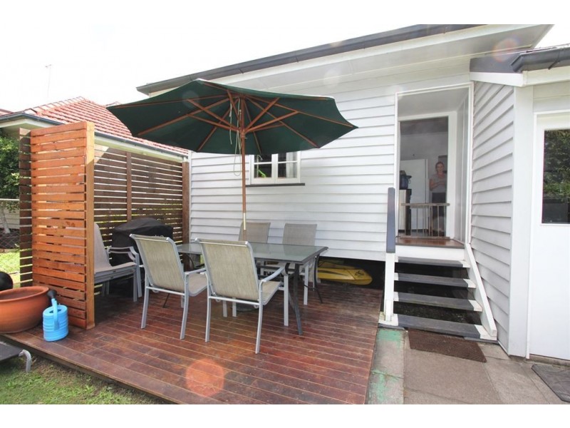 12 Pansy Street, Wynnum QLD 4178