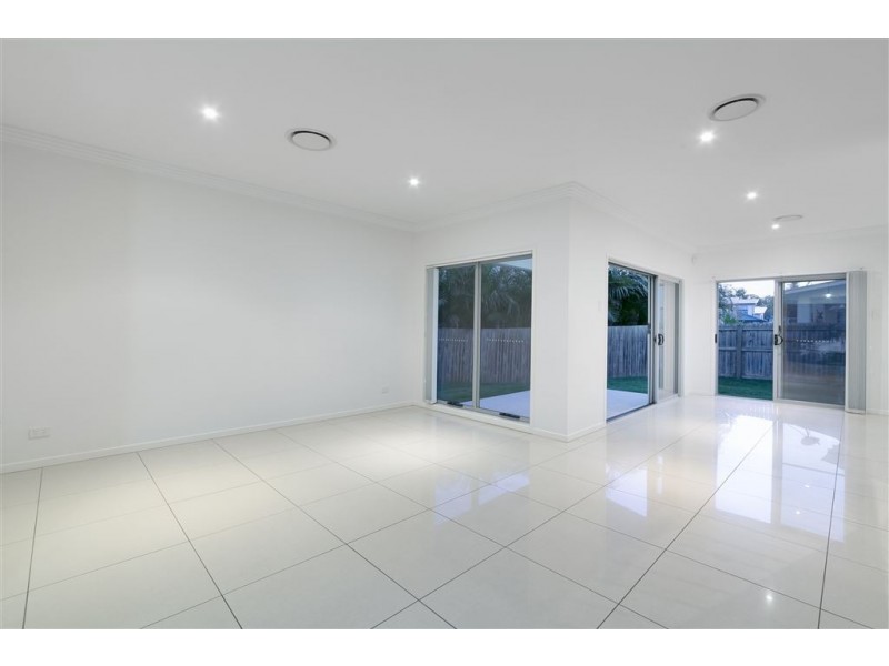 8 Glider Close, Wakerley QLD 4154