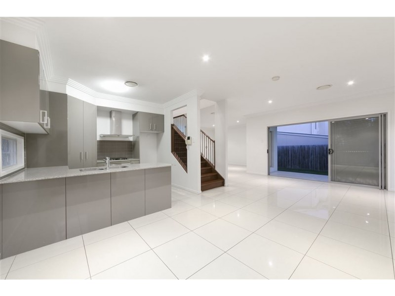 8 Glider Close, Wakerley QLD 4154