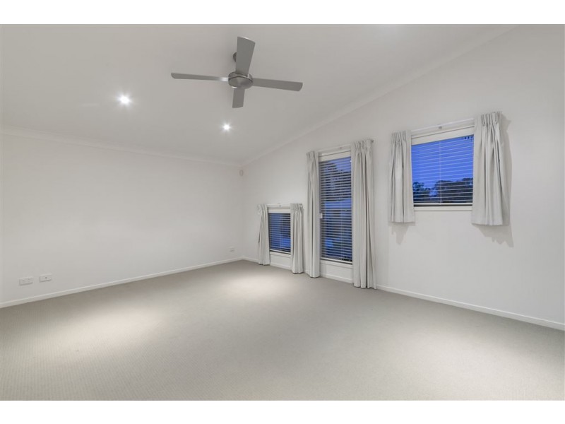 8 Glider Close, Wakerley QLD 4154