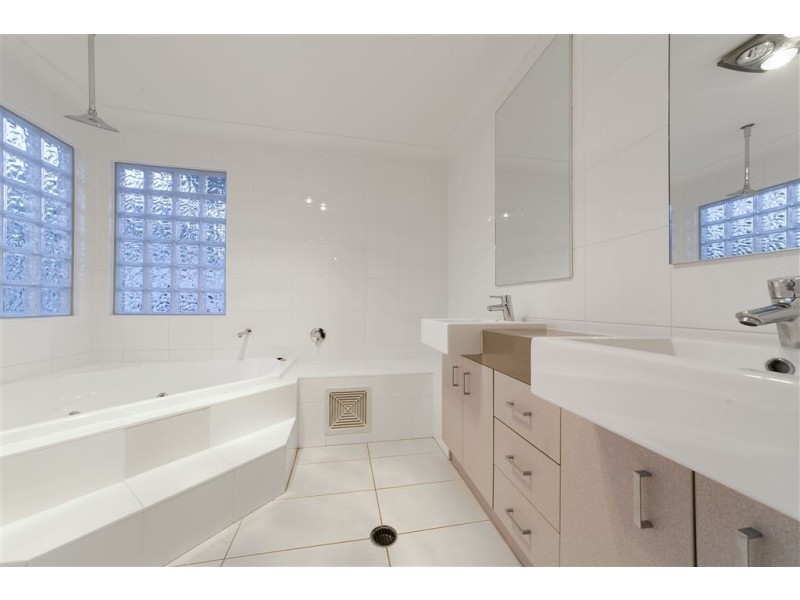 8 Glider Close, Wakerley QLD 4154