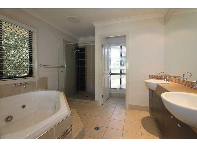 15 Charles Place, Manly West QLD 4179