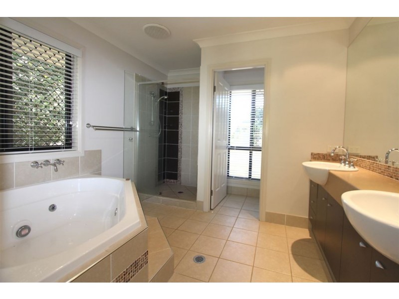 15 Charles Place, Manly West QLD 4179