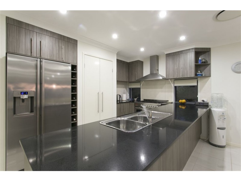 18 Saltburn Place, Wakerley QLD 4154