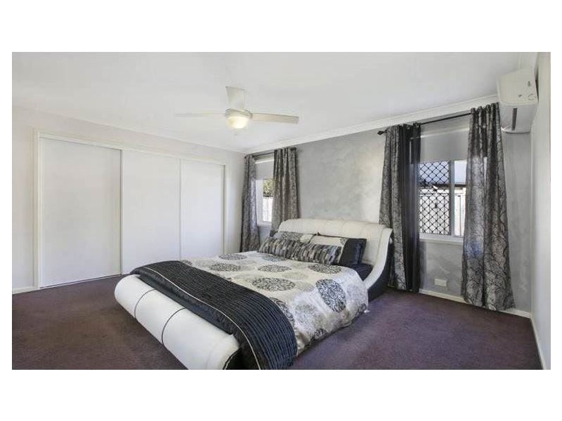 4 Chipping Close, Wakerley QLD 4154