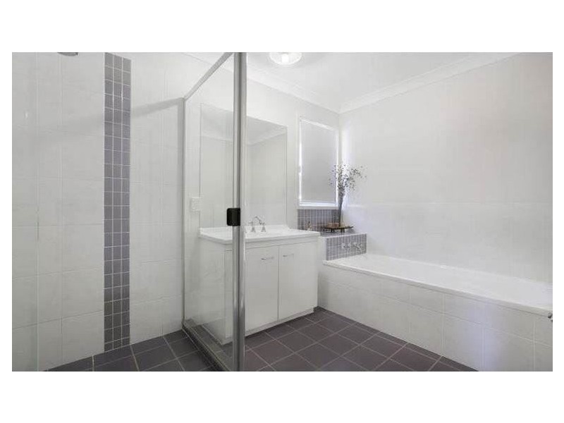 4 Chipping Close, Wakerley QLD 4154