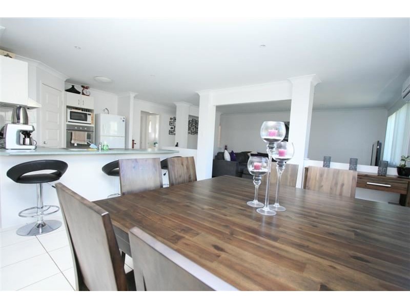 17 Jasmine Street, Wakerley QLD 4154