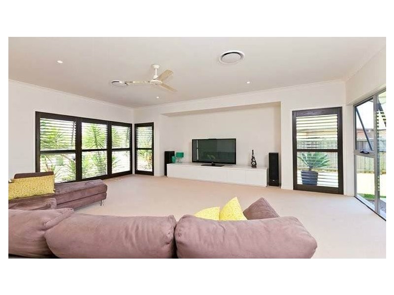 11 Franklin Street, Wakerley QLD 4154