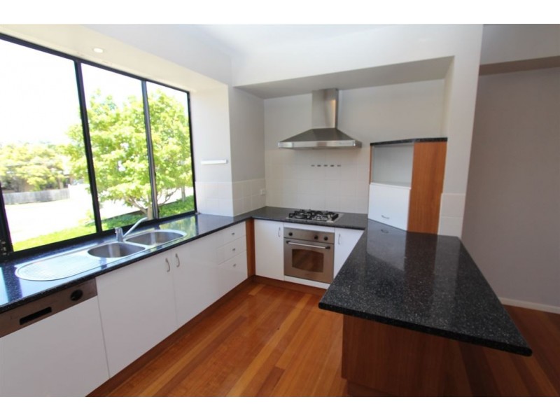2/22 Nelson Parade, Manly QLD 4179