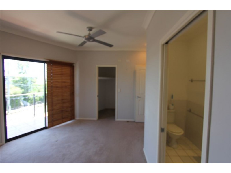 2/22 Nelson Parade, Manly QLD 4179