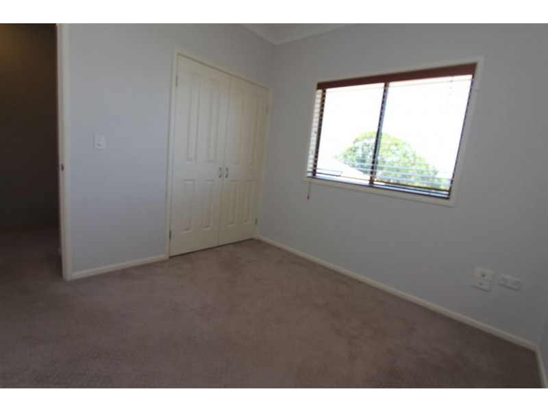 2/22 Nelson Parade, Manly QLD 4179