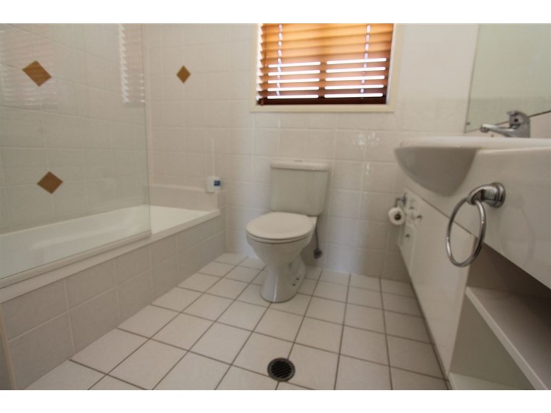2/22 Nelson Parade, Manly QLD 4179