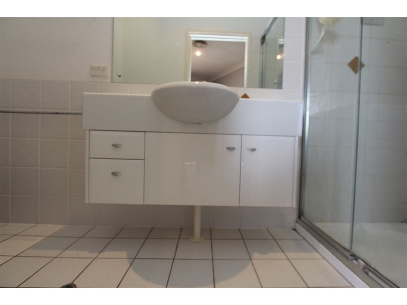 2/22 Nelson Parade, Manly QLD 4179