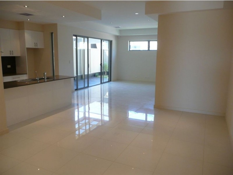 18 Victoria Parade, Mawson Lakes SA 5095