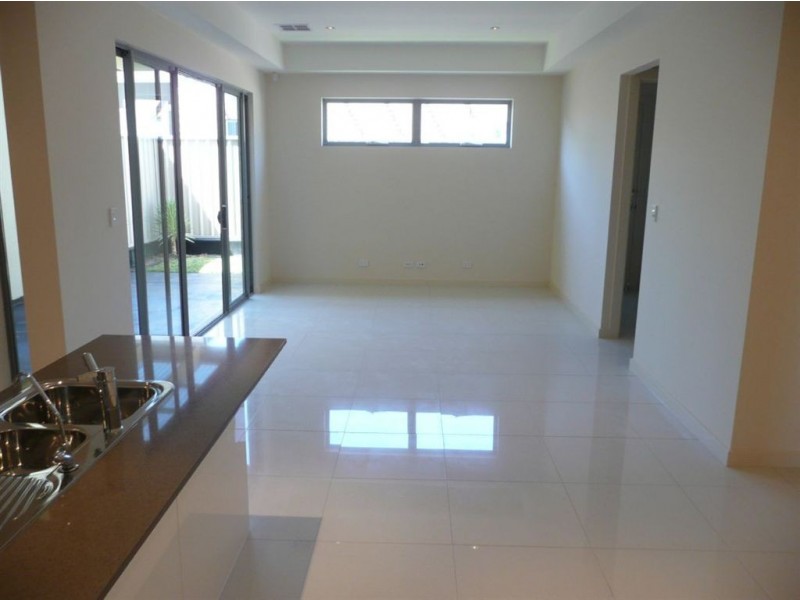 18 Victoria Parade, Mawson Lakes SA 5095