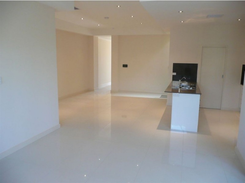 18 Victoria Parade, Mawson Lakes SA 5095