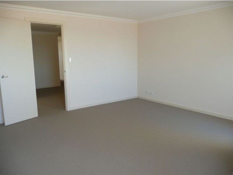 18 Victoria Parade, Mawson Lakes SA 5095