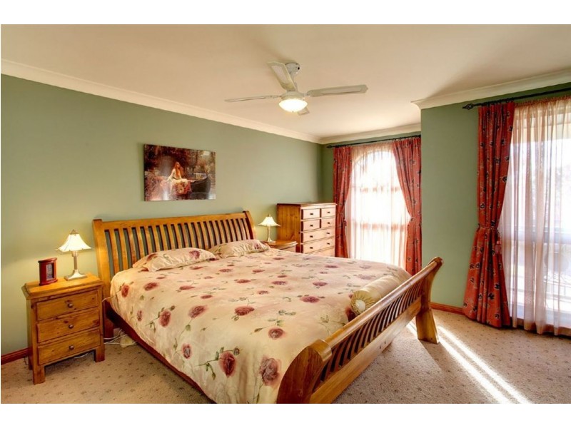 13 Hilltop Drive, Oakden SA 5086