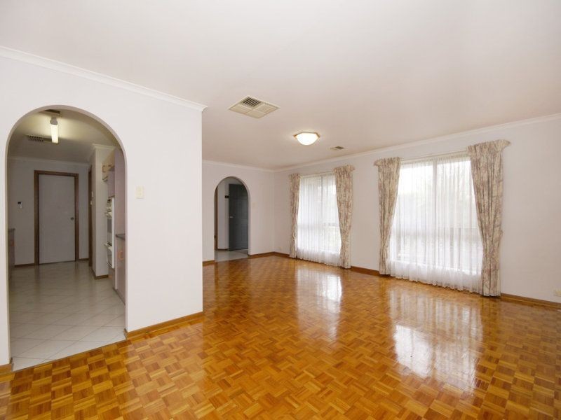 32 Hilditch Drive, Green Fields SA 5107