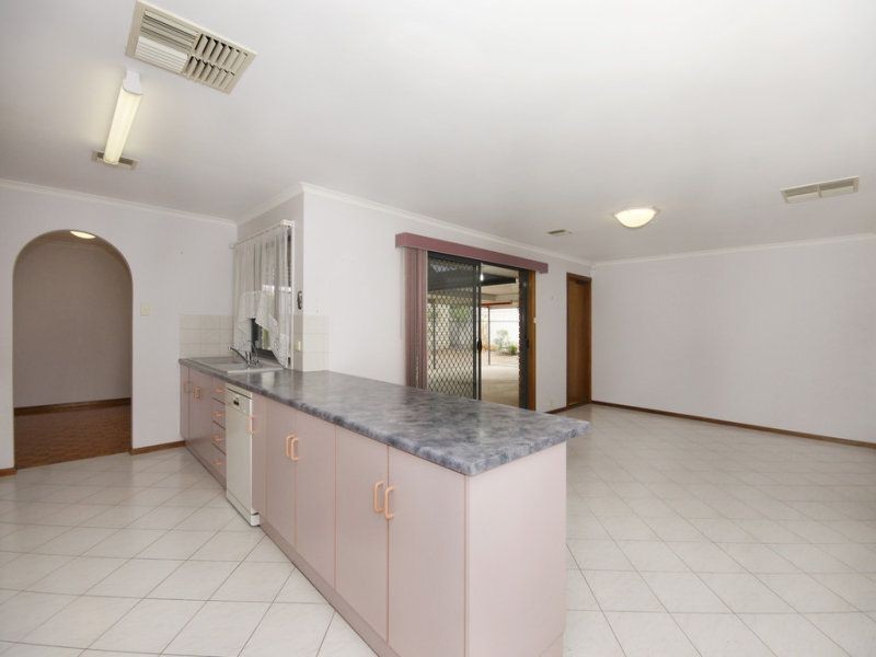 32 Hilditch Drive, Green Fields SA 5107