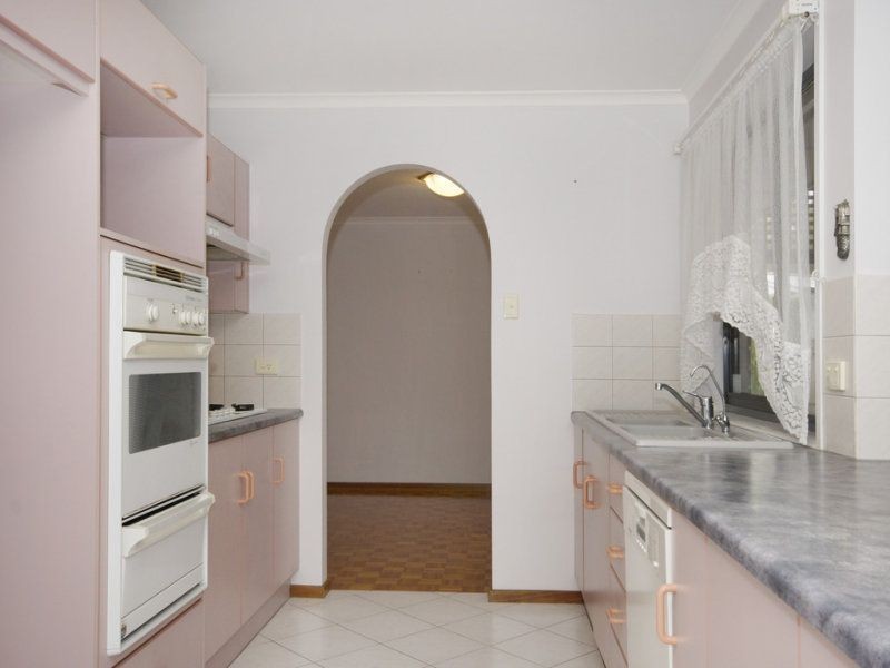 32 Hilditch Drive, Green Fields SA 5107