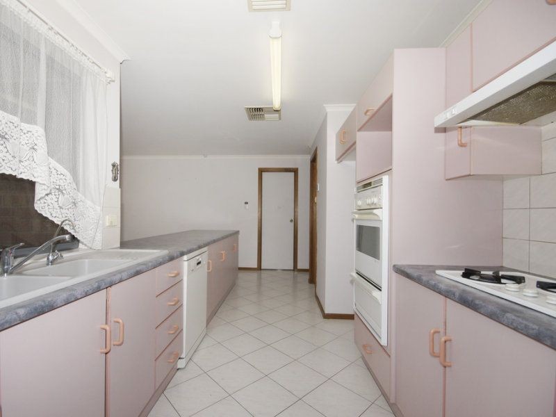 32 Hilditch Drive, Green Fields SA 5107