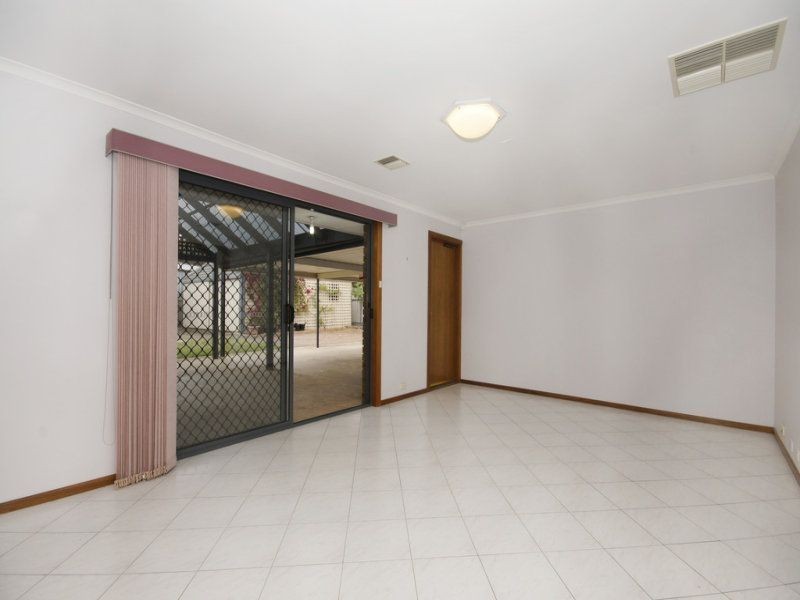 32 Hilditch Drive, Green Fields SA 5107