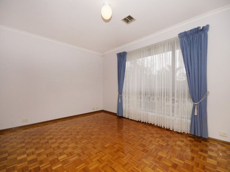 32 Hilditch Drive, Green Fields SA 5107