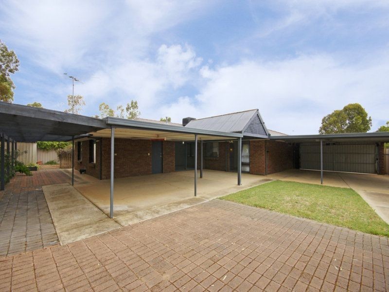 32 Hilditch Drive, Green Fields SA 5107
