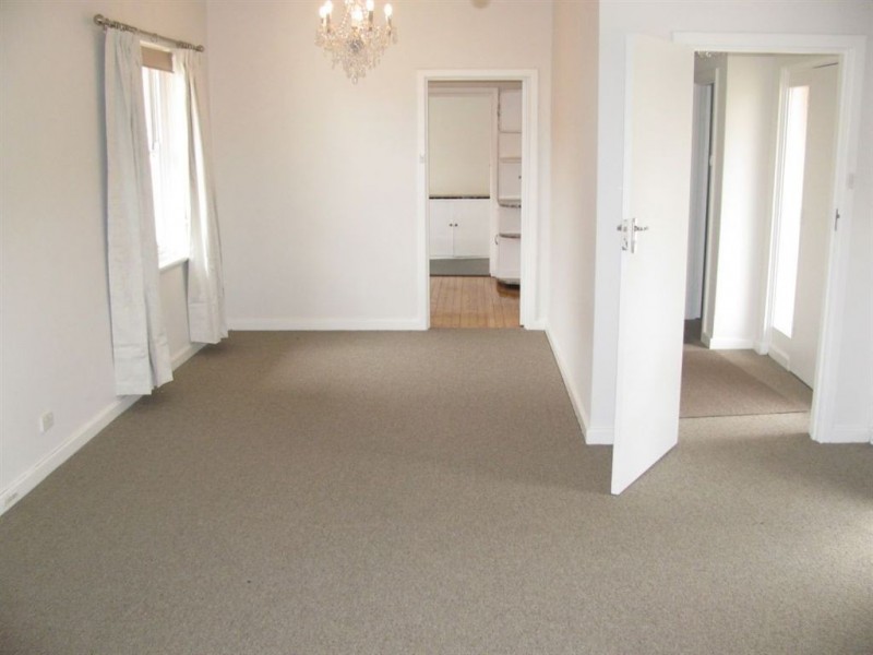 8 Selkirk Avenue, Clearview SA 5085