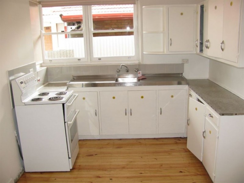 8 Selkirk Avenue, Clearview SA 5085