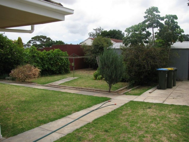 8 Selkirk Avenue, Clearview SA 5085