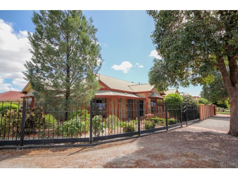 2 Rangeview Drive, Newton SA 5074