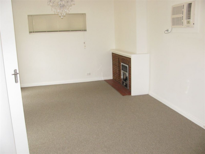 8 Selkirk Avenue, Clearview SA 5085