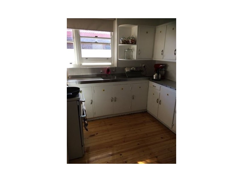 8 Selkirk Avenue, Clearview SA 5085