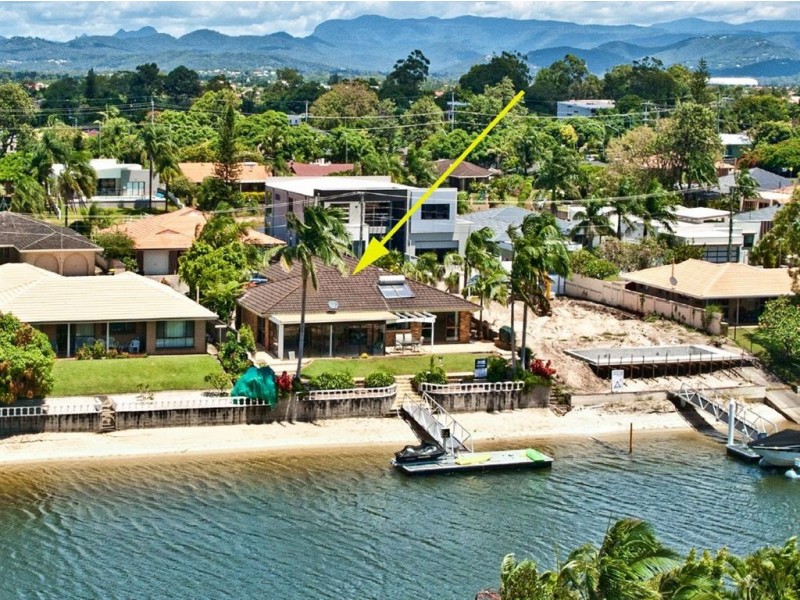 9 Grant Place, Broadbeach Waters QLD 4218
