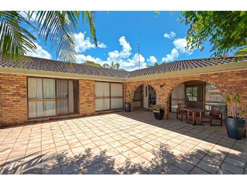 9 Grant Place, Broadbeach Waters QLD 4218