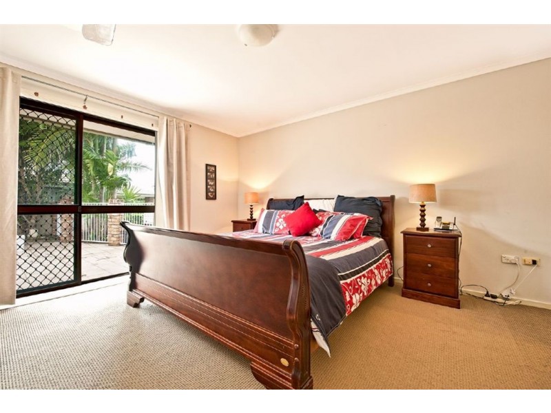 9 Grant Place, Broadbeach Waters QLD 4218