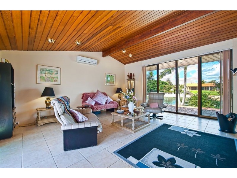 13 Beverley Crescent, Broadbeach Waters QLD 4218