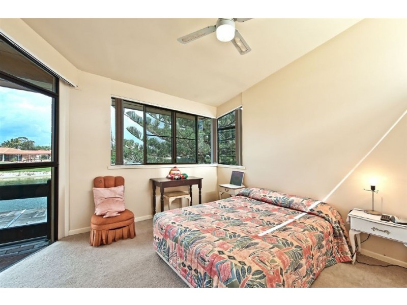 13 Beverley Crescent, Broadbeach Waters QLD 4218