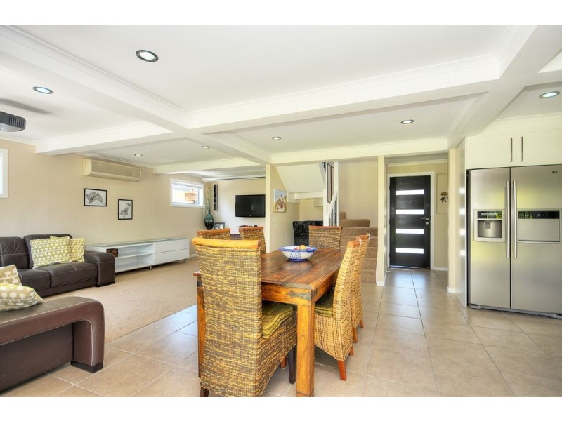 12 Annerley Avenue, Runaway Bay QLD 4216