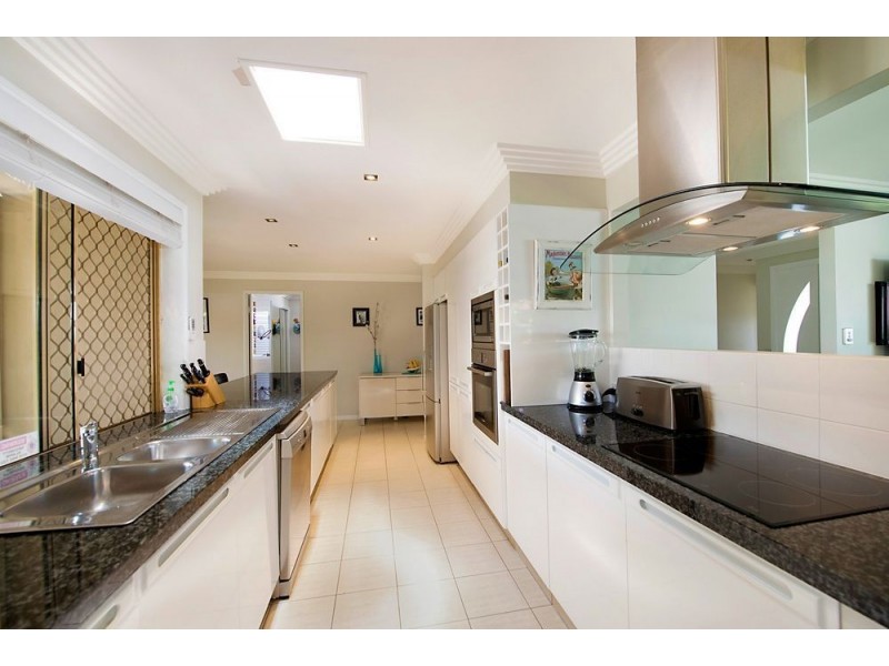39 Sundown Drive, Paradise Point QLD 4216