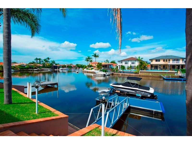 52 Pebble Beach Drive, Runaway Bay QLD 4216