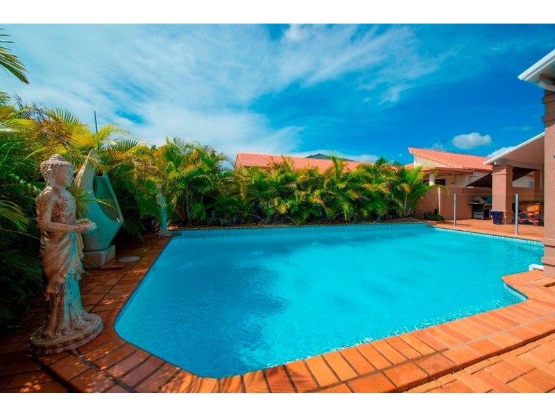 52 Pebble Beach Drive, Runaway Bay QLD 4216