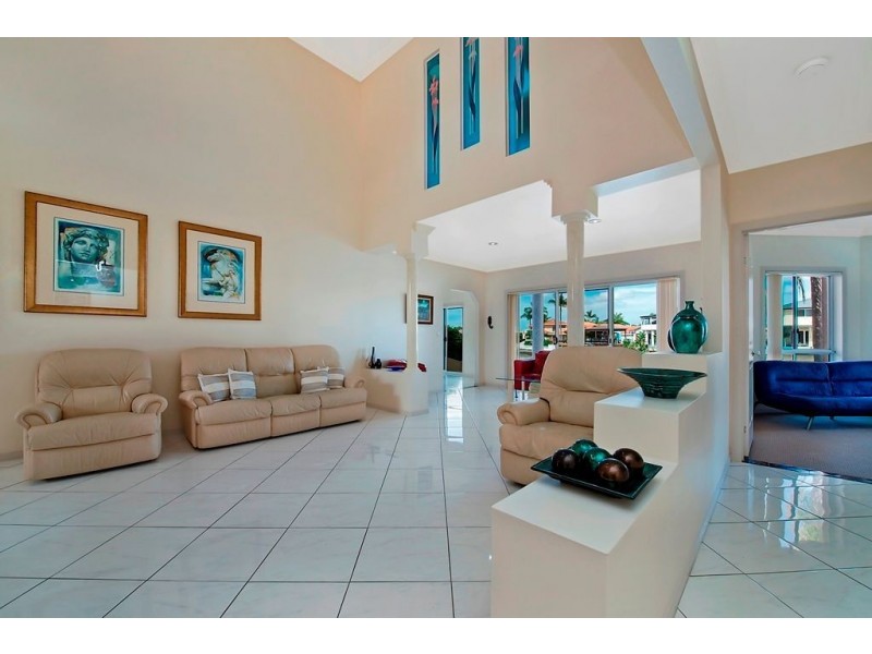 52 Pebble Beach Drive, Runaway Bay QLD 4216
