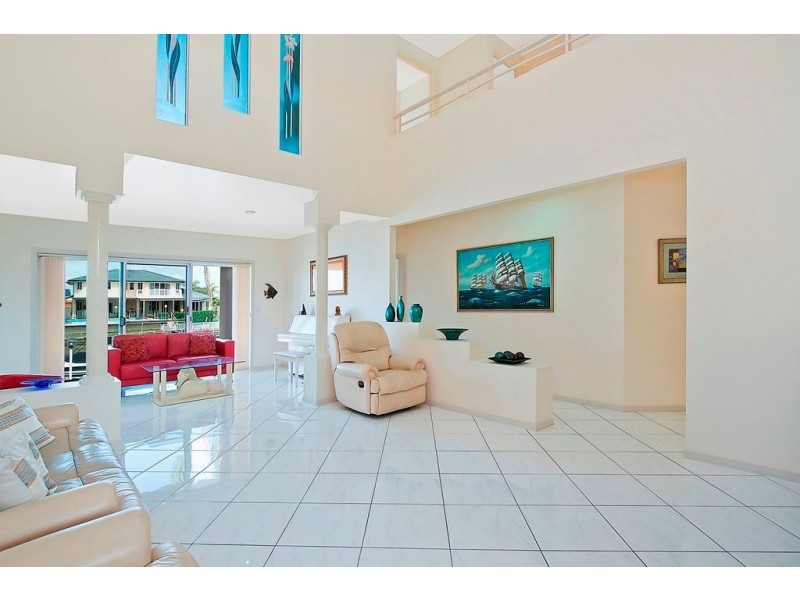 52 Pebble Beach Drive, Runaway Bay QLD 4216