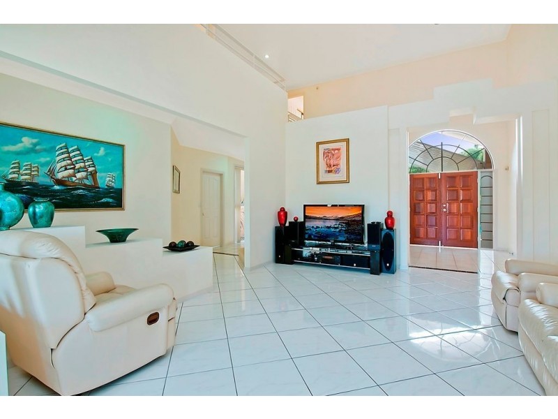 52 Pebble Beach Drive, Runaway Bay QLD 4216