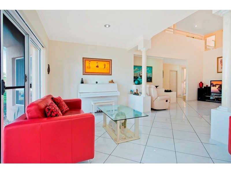 52 Pebble Beach Drive, Runaway Bay QLD 4216